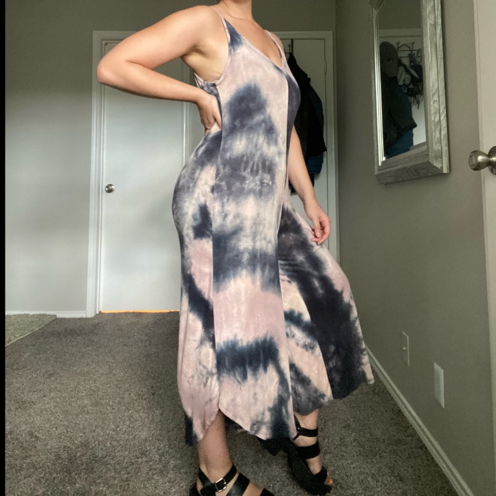 Tie-dye Jumpsuit. Loose-fit and super stretchy. Perfect for casual occasions. - Picture 3 of 15
